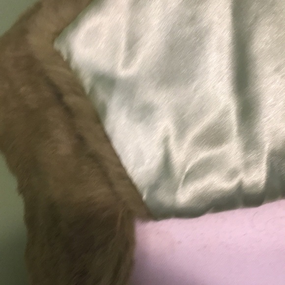 Beautiful soft green faux fur scarf - Picture 2 of 6